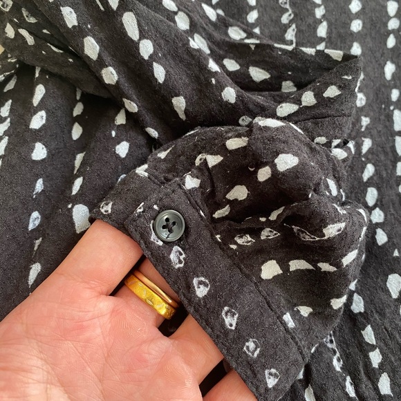 Silence + Noise Criss Across Front Blouse (B+W) - Picture 4 of 4